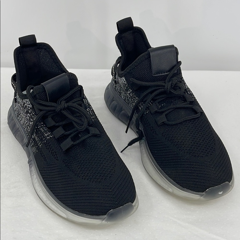 LA Sheelah SIZE 8.5 WOMENS Black Knit Sneakers with White Accents